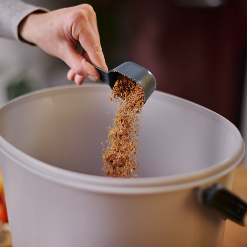 L'activateur permet d'accélérer le processus de fermentation dans un composteur bokashi