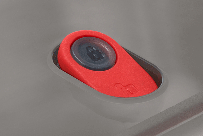Pour rechauffer votre déjeuner au micro-ondes, mettez le loquet d'ouverture fermeture en position ouverte