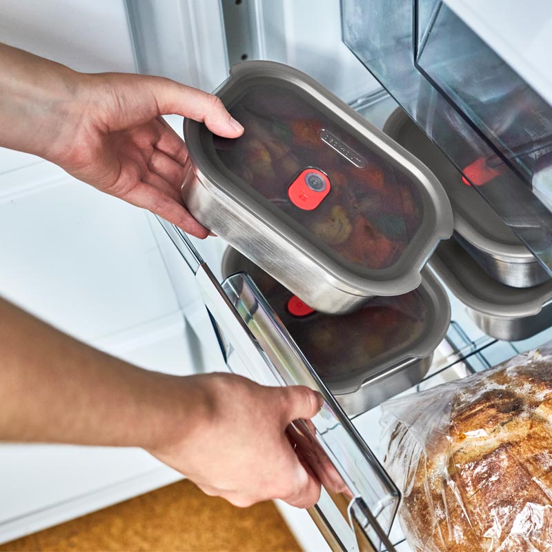 boite multifonction en inox avec couvercle semi transparent, très pratique pour conserver les aliments au réfrigérateur ou au congélateur