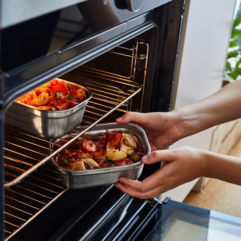 La boite à déjeuner Black+Blum 900ml passe au four. Elle permet ainsi de préparer vos repas directement dans la boite