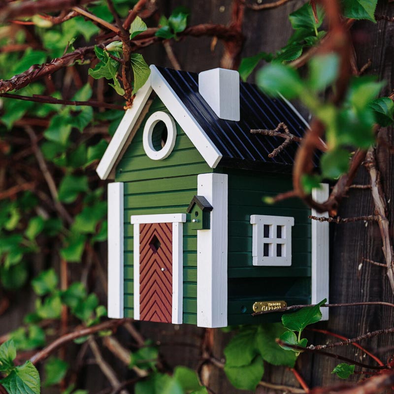 jolie cabane à oiseaux pleine de charme, adaptée aux besoins des oiseaux et décorative pour le jardin