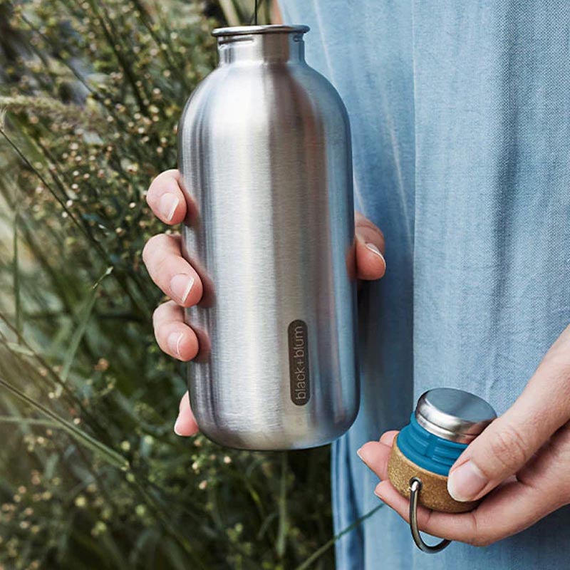 Gourde en inox 600ml Black+Blum avec boucle de transport très pratique en inox