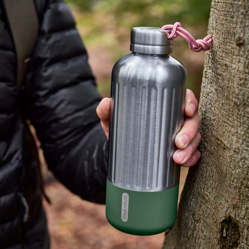 gourde de randonnée robuste en inox et isotherme pour garder les boissons fraiches ou chaudes pendant de longues heures