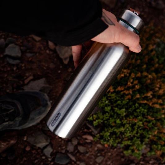 gourde thermos inox isotherme, accessoire de randonnée, idéal aussi pour le sport avec sa contenance de 750ml