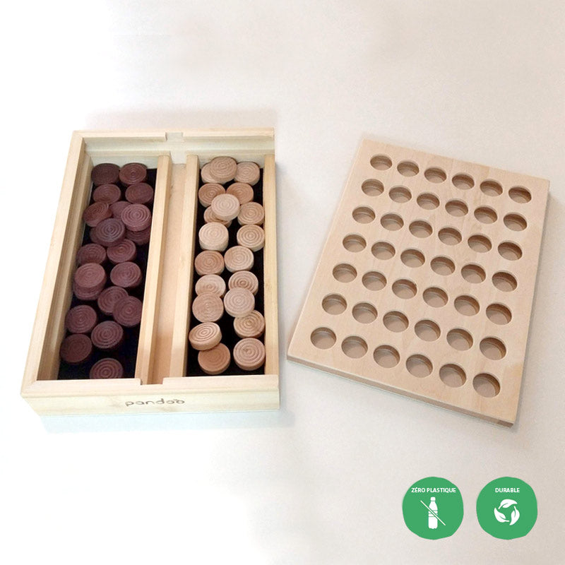 le jeu en bois Puissance 4 est à la fois élégant et durable. De plus il développe la concentration et les compétences de logique. Photo du jeu ouvert