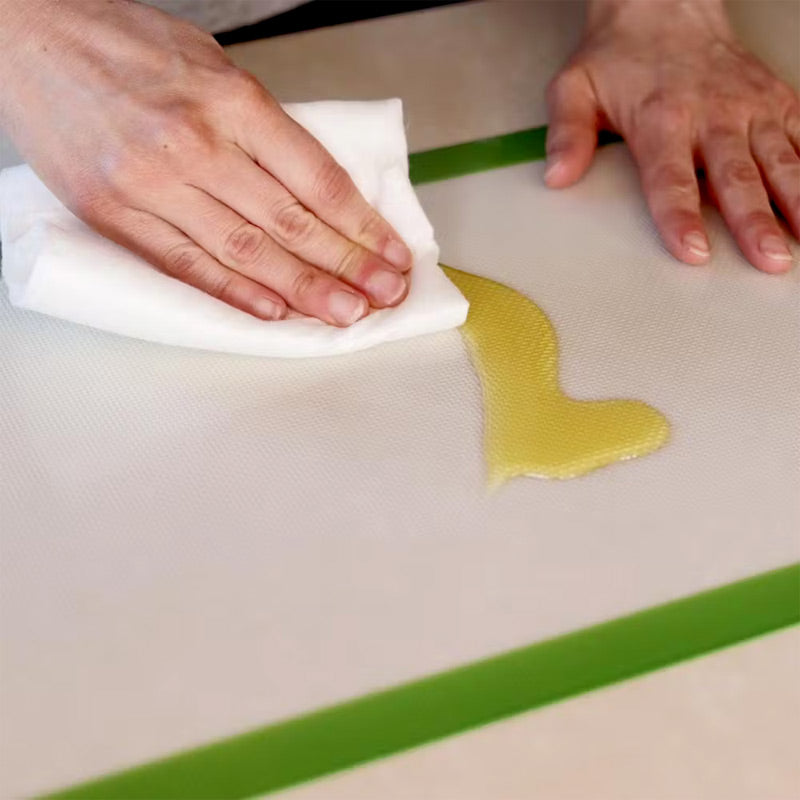 Le tapis de cuisson réutilisable est facile à nettoyer