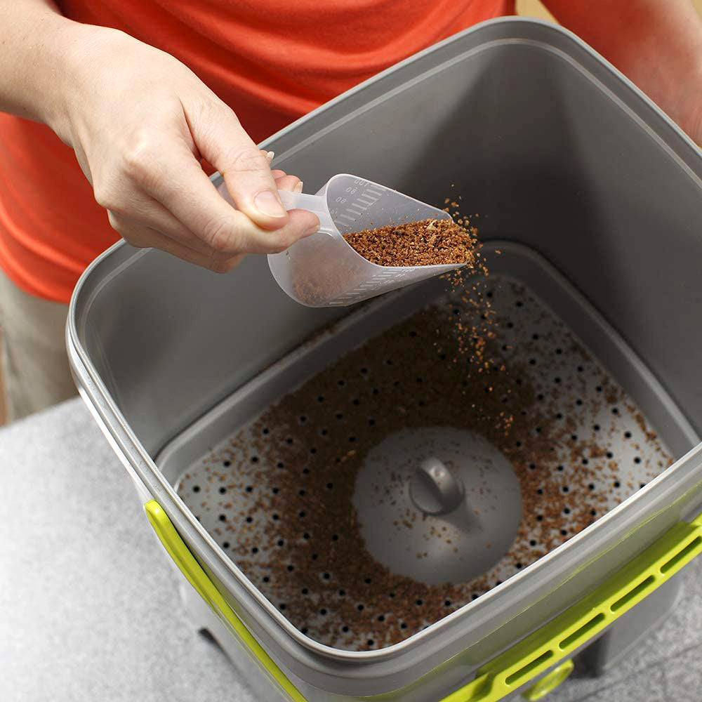 mélange riche en micro-organismes pour activer la fermentation dans le composteur bokashi
