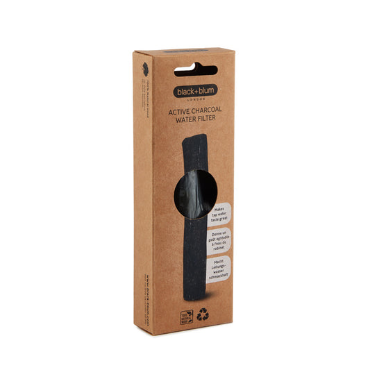 recharge de charbon actif Black+Blum pour filtrer l'eau du robinet dans les gourdes et carafes