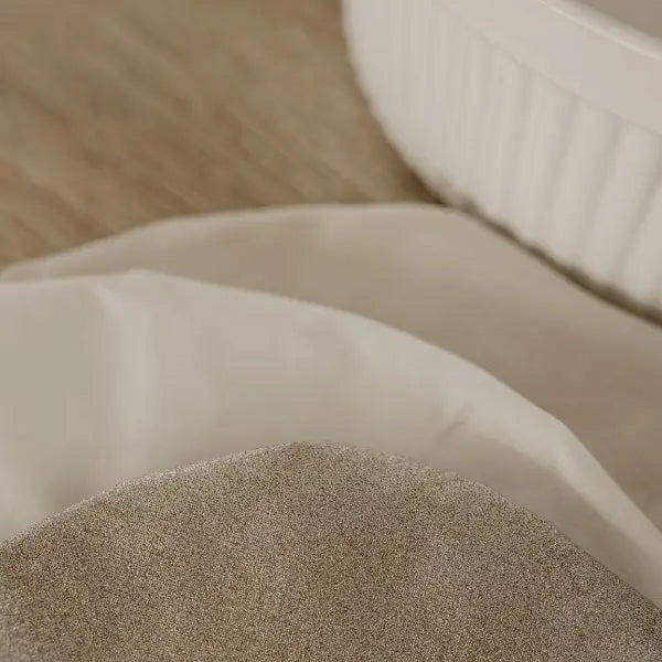 charlotte alimentaire couvre plat simple things en tissu enduit coloris or