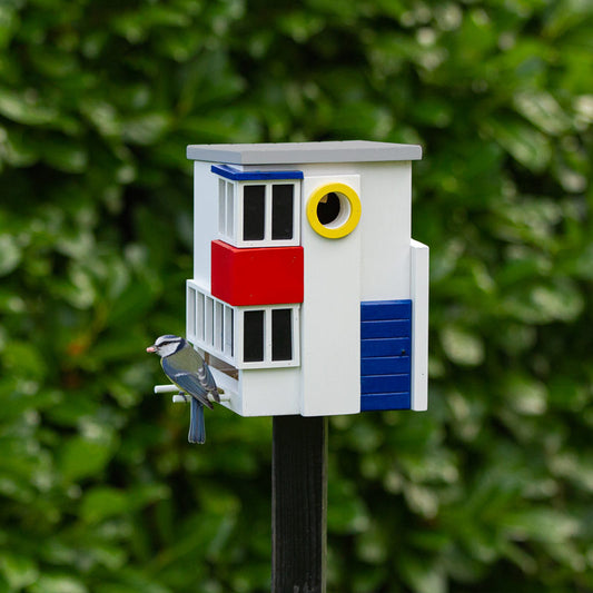 cabane à oiseaux contemporaine de la marque Wildlife Garden dans le style du mouvement artistique néerlendais De Stijl