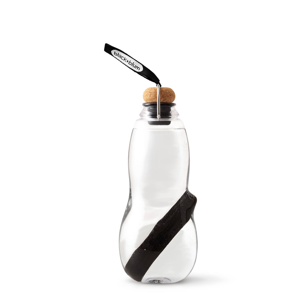 gourde eau good black+blum noir avec charbon actif inclus dans la bouteille