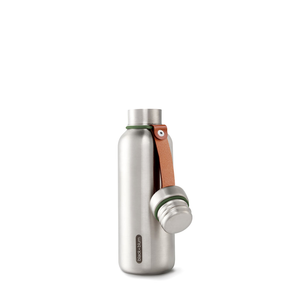 gourde éco responsable black and blum en métal avec bouche solidaire de la bouteille grâce à une jolie sangle en cuir végétal