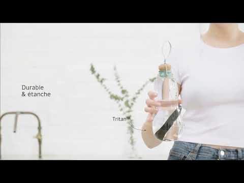 principe de la gourde filtrante EAU GOOD de BLACK AND BLUM qui filtre l'eau du robinet grâce au charbon actif binchotan fourni avec la gourde