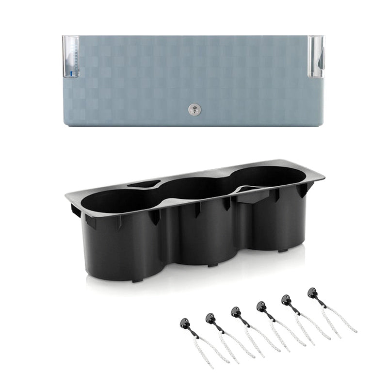 contenu de la jardinière à plantes aromatiques cobble trio bleu acier. Les mèches absorbantes arrosent en douceur et en continue pour une croissance optimale des plantes