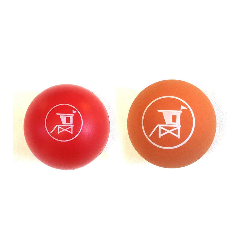 contrairement à un jeu de raquettes classique, ce set de raquettes inclus 1 balle en mousse et 1 balle en caoutchouc pour jouer à son rythme et sur toutes les surfaces