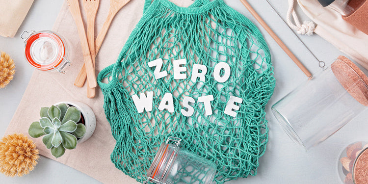 Notre collection zéro déchet rassemble des produits du quotidien, jolis, utiles et durables, pour réduire nos déchets et préserver l'environnement. Carafe en verre filtrante, gourde éco-responsable, lunch box réutilisable