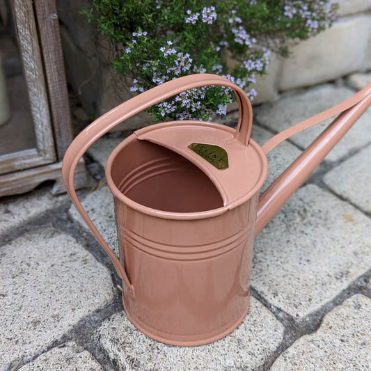 arrosoir plint terra cotta 1,5 litre utile et déco pour un arrosage précis des plantes