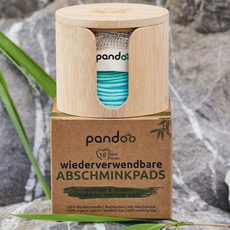 cotons démaquillants avec filet de lavage en coton et boite de rangement en bambou de la marque allemande Pandoo
