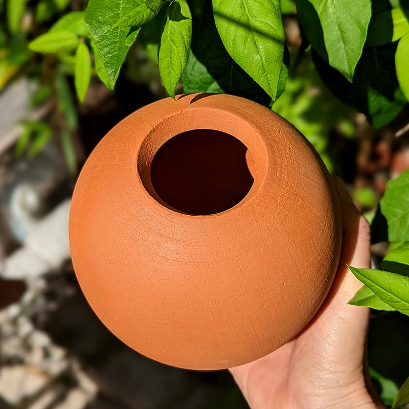 boule d'arrosage fabriquée en France par une poterie artisanale - grande contenance de 1 litre