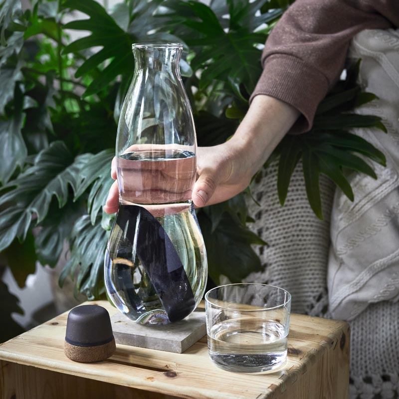 carafe à eau design et durable avec filtre naturel pour filtrer et purifier l'eau du robinet