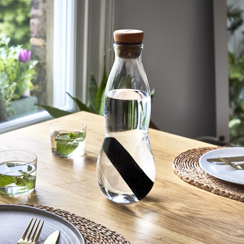 carafe à eau filtrante avec filtre de charbon naturel pour filtrer l'eau du robinet et sublimer la table