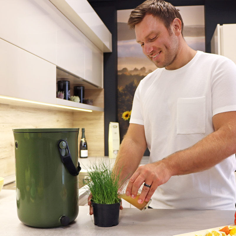 le jus de compost bokashi est un engrais riche pour les plantes et nettoyeur naturel pour les canalisations