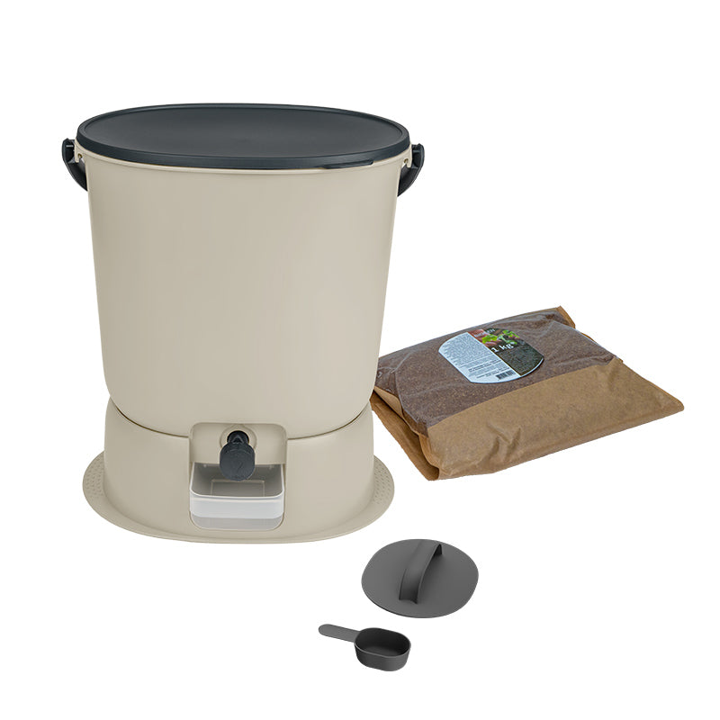 composteur de cuisine bokashi blanc crème, modèle skaza organko essential, coloris blanc crème. Livré avec 1 kg d'activateur et ses accessoires pour composter