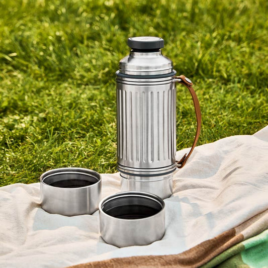 thermos inox 1 litre Explorer Flask Duo idéal pour 2 personnes avec ses 2 tasses en haut et en bas du thermos