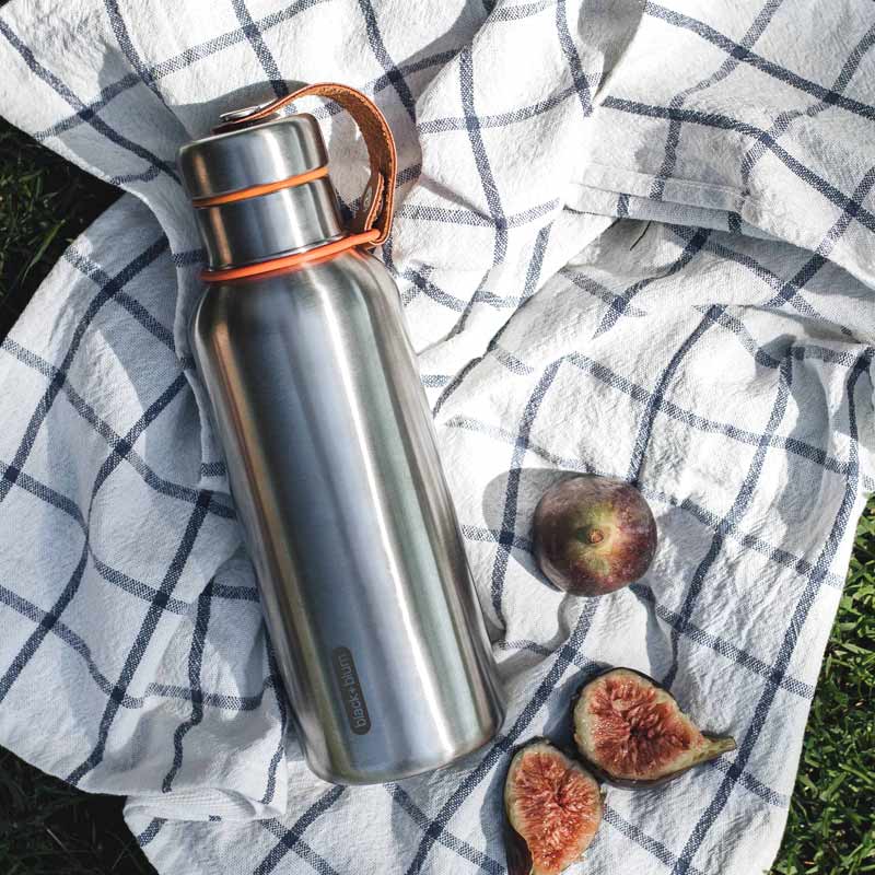 gourde isotherme Black+Blum fabriquée en acier inoxydable de qualité pour être robuste et vous accompagner à chaque instant dans votre quotidien
