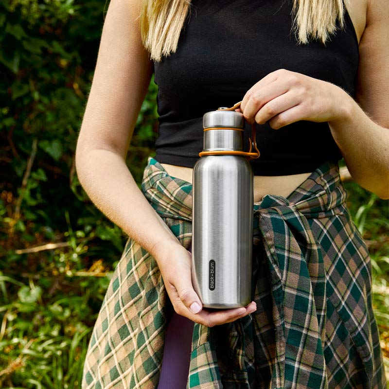 gourde inox 500ml orange Black+Blum avec son bouchon solidaire de la bouteille