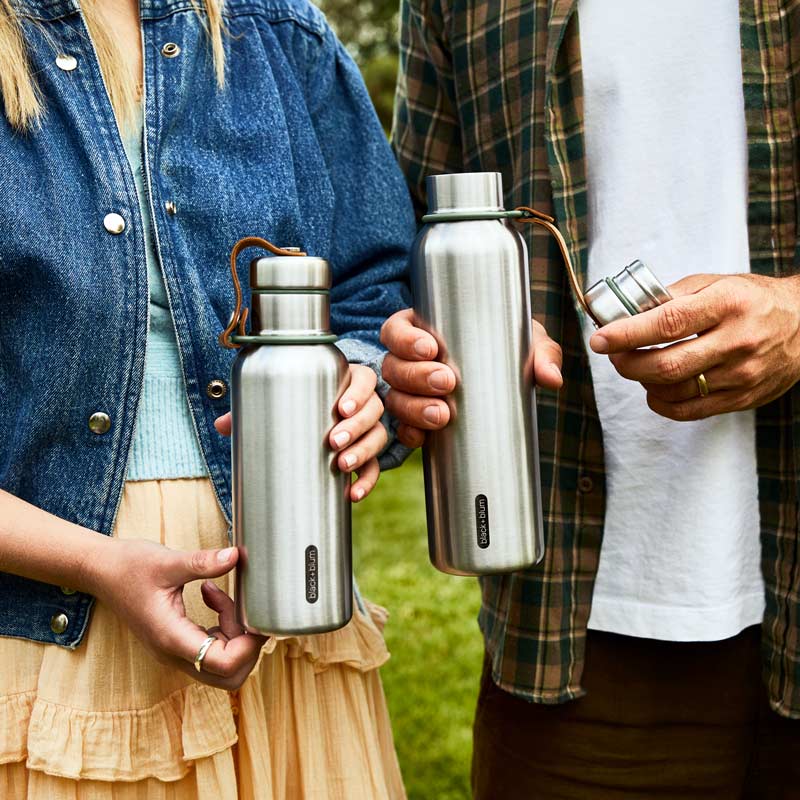gourde inox isotherme pour garder vos boissons froides ou chaudes pendant plusieurs heures, disponible en 2 tailles 500 et 750ml