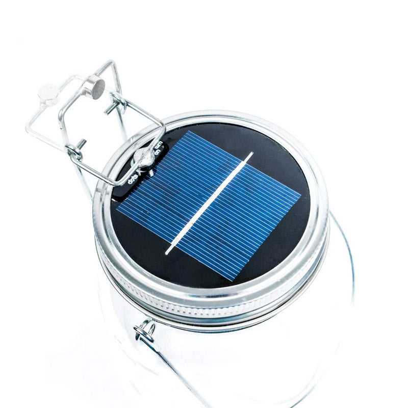 lanterne solaire composée d'un bocal en verre fermé par un couvercle avec un panneau solaire intégré et un interrupteur marche/arrêt magnétique