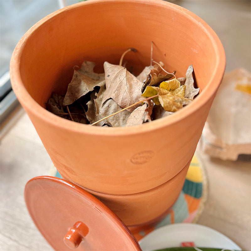 composteur artisanal et design, idéal pour recycler les déchets de cuisine