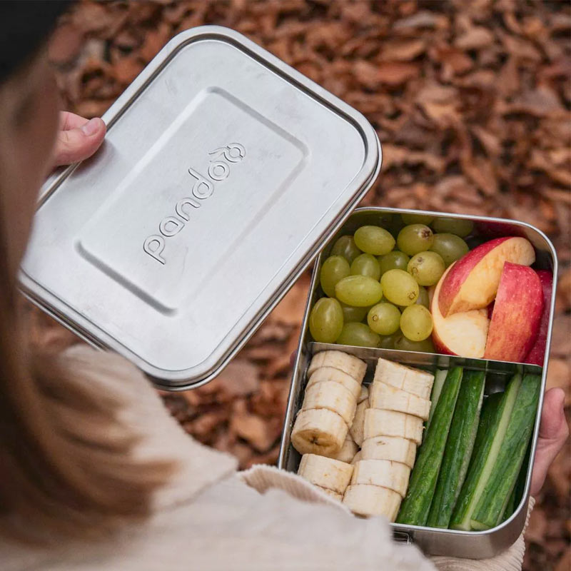 lunch box inox offrant une grande contenance pour mettre tout son repas à l'intérieur. Le séparateur en inox permet de ne pas mélanger les aliments