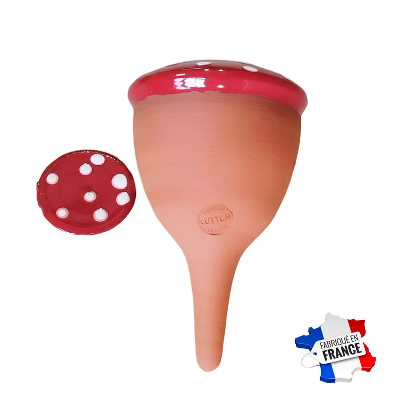 olla rouge à pois blanc à planter aux pieds d'une plante pour un arrosage parfait des plantes