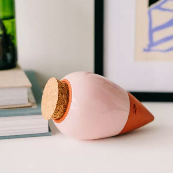 nouvelle olla rose tentre de la marque pepin en céramique naturelle avec son bouchon en liège