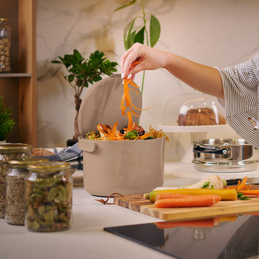 organko daily cappuccino, la poubelle à compost pratique et compact à laisser sur le plan de travail
