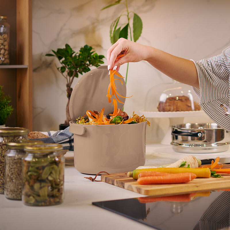 organko daily cappuccino, la poubelle à compost pratique et compact à laisser sur le plan de travail