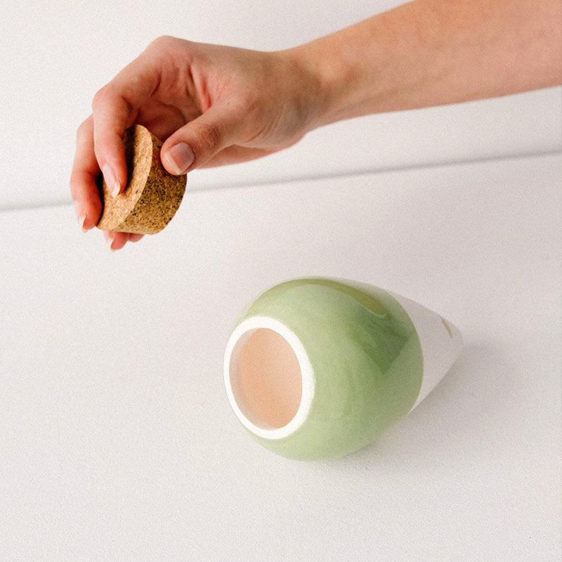 olla verte et blanche de la marque pepin avec bouchon en liège naturel