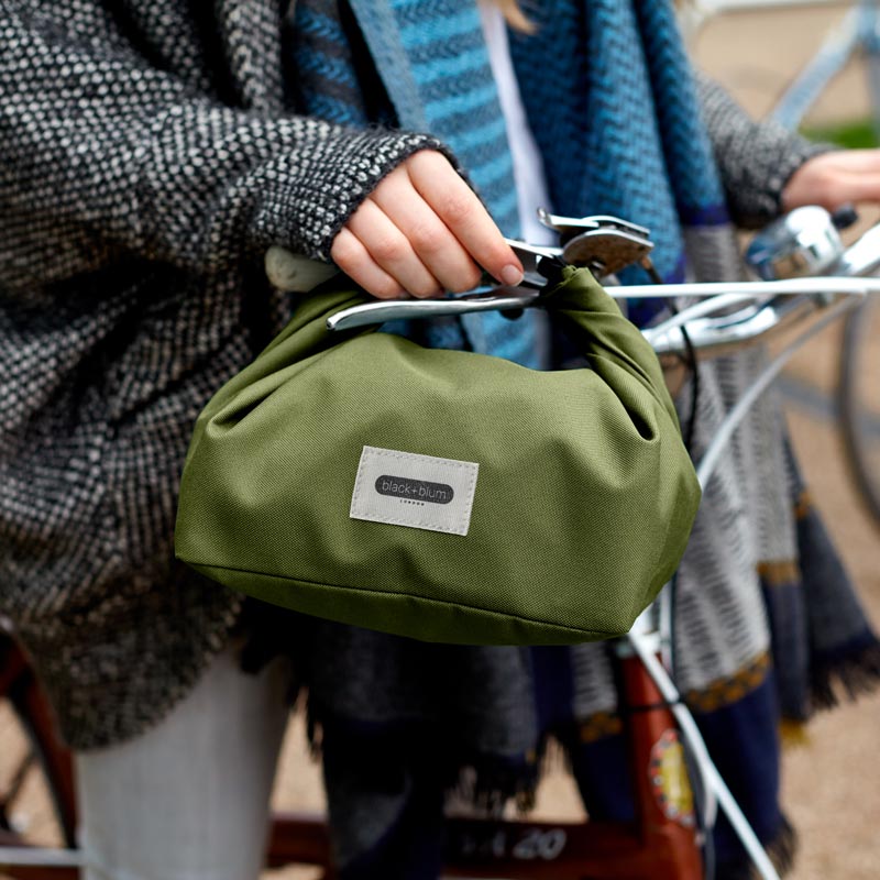 sac repas Black+Blum solide et pratique qui s’attache facilement à un vélo, un sac à dos ou une poussette