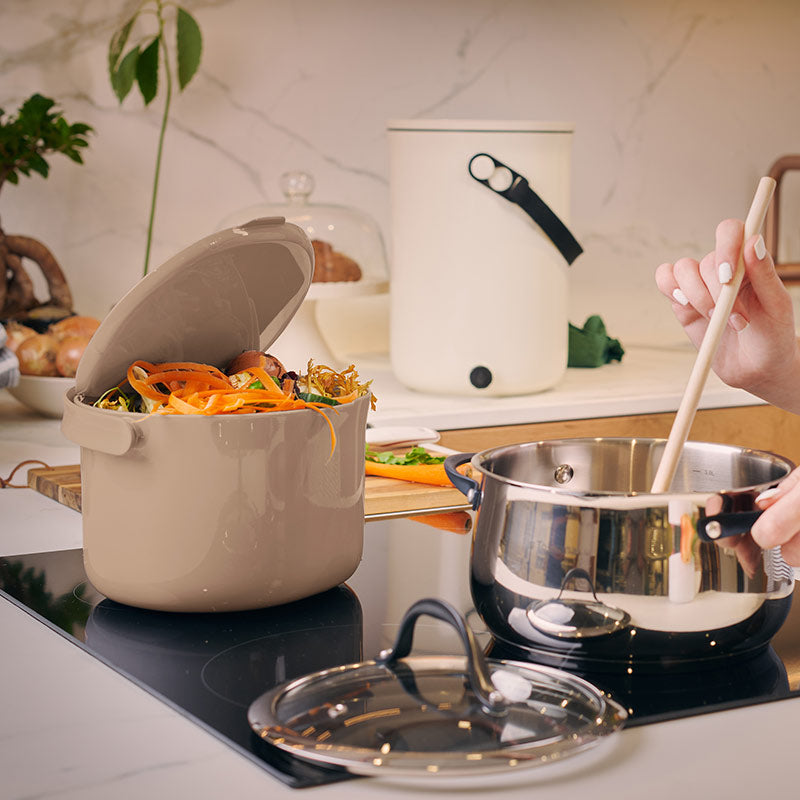 seau à compost pour le tri des déchets dans la cuisine