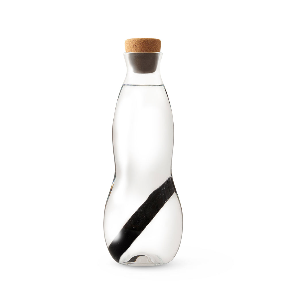 carafe filtrante EAU CARAFE black and blum sur fond blanc