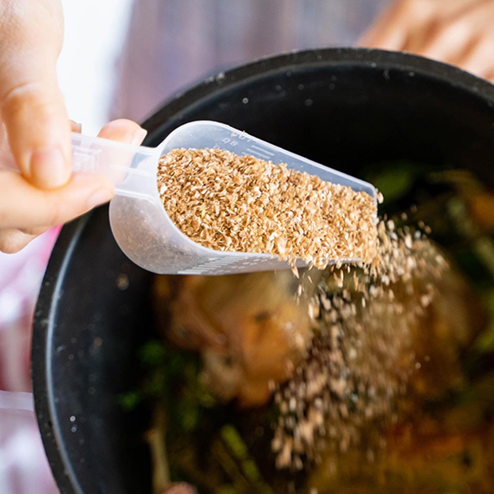 ferments pour accélerer le compostage des déchets organiques dans le bac à compost et pour fertiliser les plantes