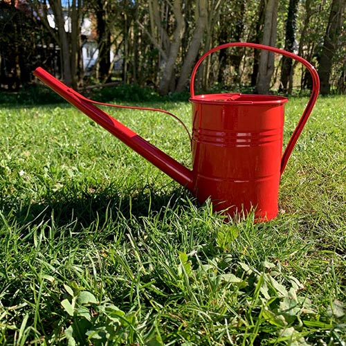 Joli arroisoir en métal galvanisé de la marque PLINT. Contenance idéale 1,5 litres