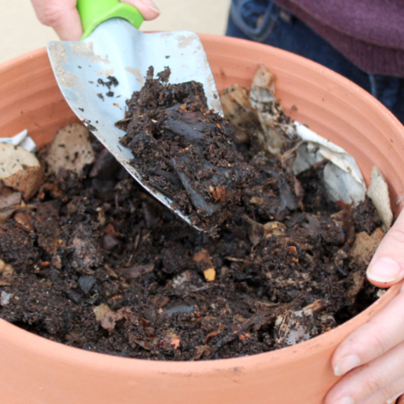 compostez vos bio déchets avec un lombricomposteur d'intérieur fabriqué en france par un artisan potier