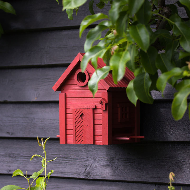 nichoir cabane oiseaux multiholk terre rouge de wildlife garden. Utile et décoratif toute l'année. Combine nichoir au printemps et mangeoire en hiver. Développé avec l'aide d'un expert en ornithologie. Une idée cadeau déco pour le jardin