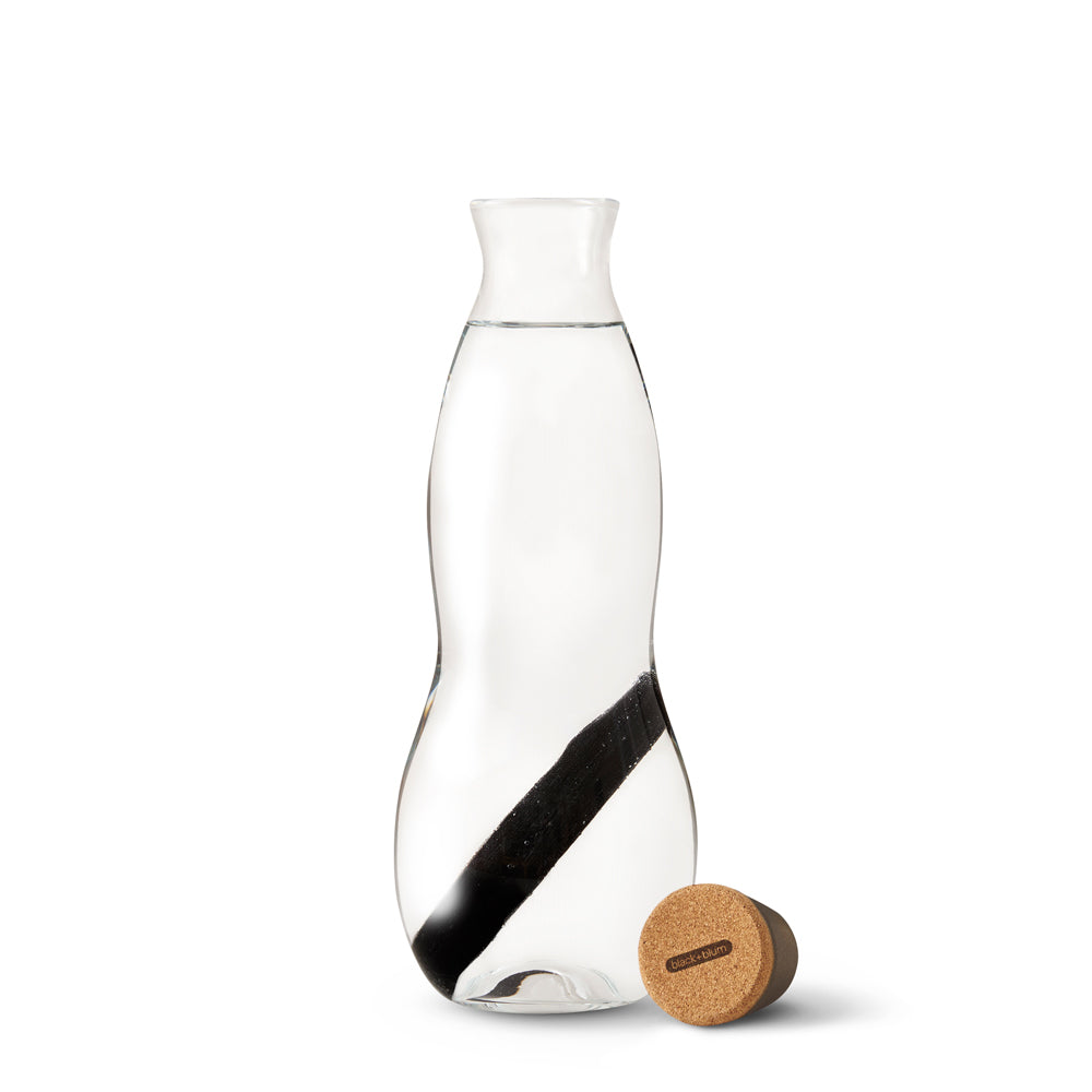 carafe à eau avec filtre de charbon binchotan pour filtrer et purifier l'eau du robinet