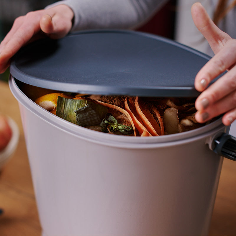 composteur de cuisine bokashi Organko Essential pour transformer les déchets organiques en engrais riche et fertilisant naturel pour les plantes et le jardin