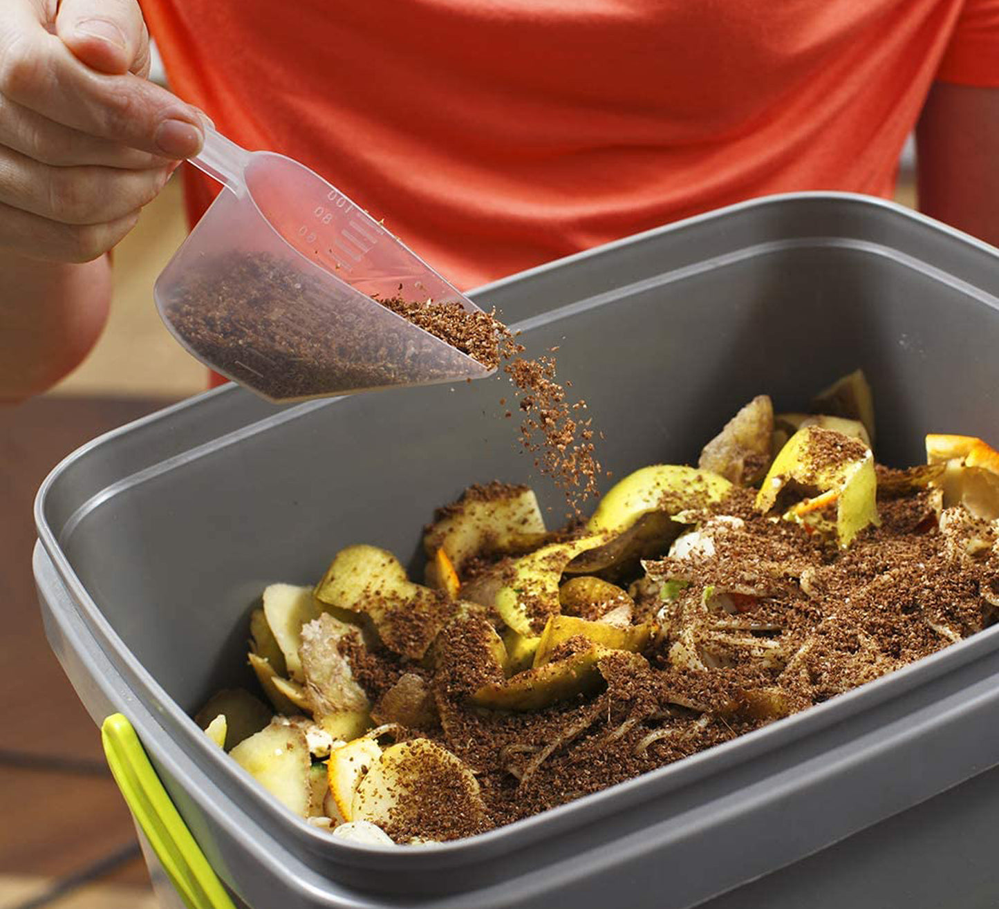 ajouter 20g de ferments entre chaque couche de déchets organiques dans votre composteur de cuisine