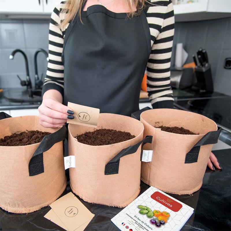 vous faites pousser vos propres légumes dans les sacs fournis dans le kit cultivea tomates, poivrons, concombres